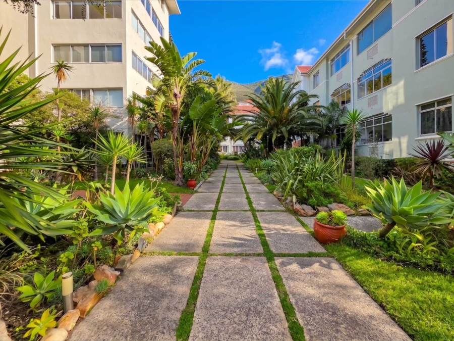 To Let 2 Bedroom Property for Rent in Green Point Western Cape